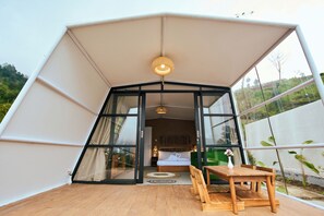 Curve | Outdoor dining - Luxcamp Selo - Merapi View by Horison (Selo)