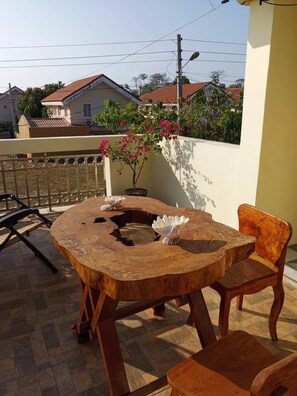 Outdoor dining - Noah Bed&Breakfast 3 Private Room NEWHOME QUIET place to stay Solar No Blackouts (Puerto Princesa City)