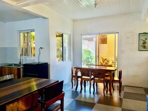 Dining - Noah Bed&Breakfast 3 Private Room NEWHOME QUIET place to stay Solar No Blackouts (Puerto Princesa City)