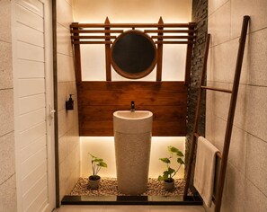 Curve Tent | Bathroom - LuxCamp Pangalengan By Horison (Pangalengan)