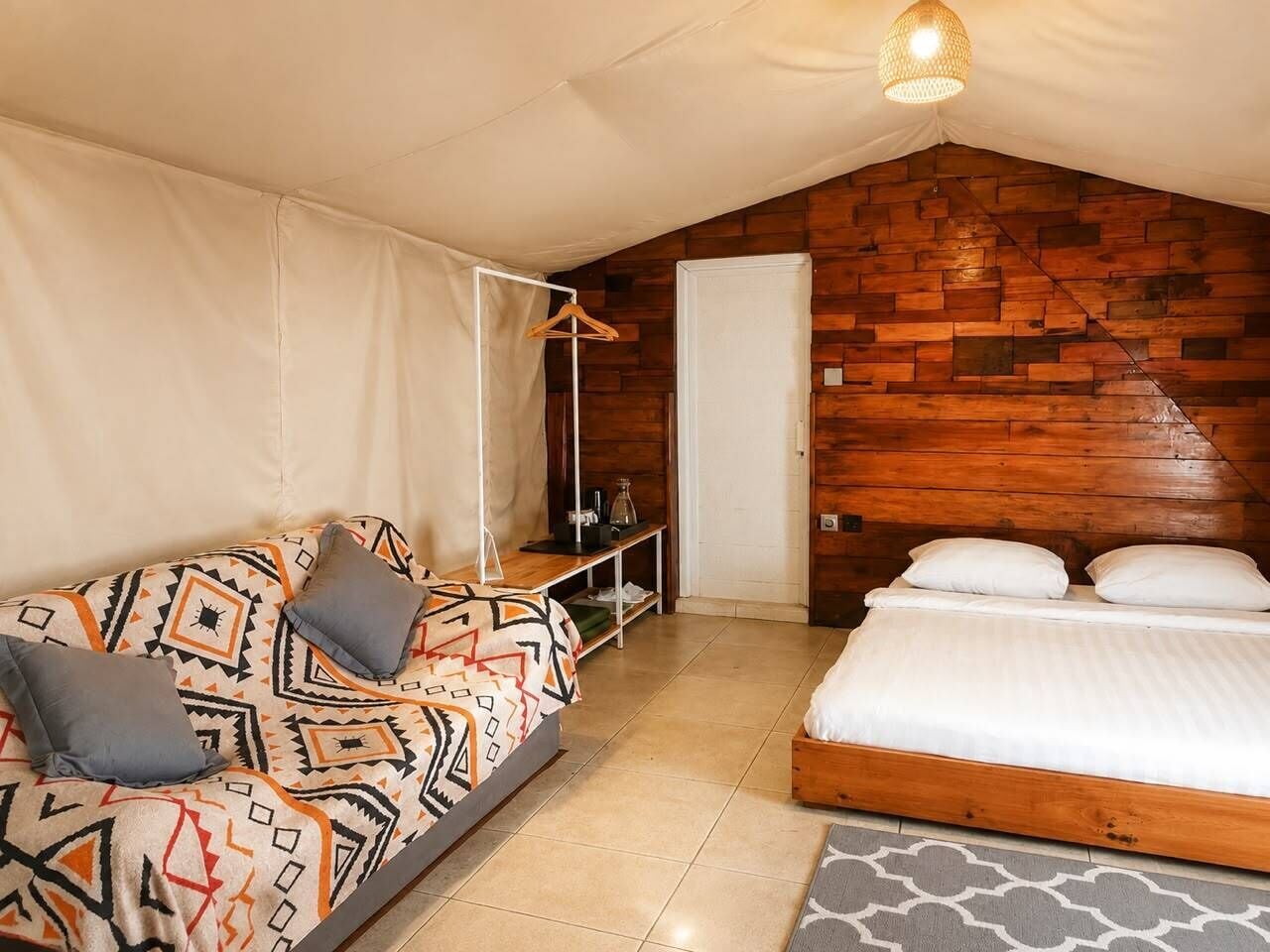 Square Tent | Ilmainen Wi-Fi