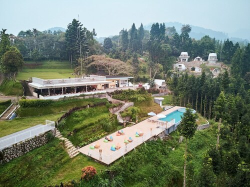 Luxcamp Bukit Damar - Puncak By Horison