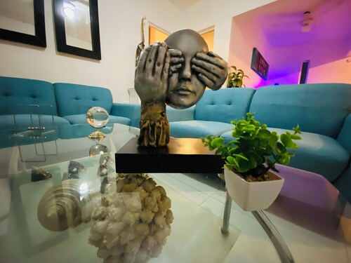 Close to Cas, Centro de Gob, Cathedral, Cima, Oncologg Top Centennial Location!