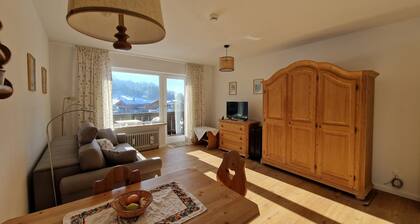 Apartment Auszeit in a prime location with a dream view of the Zugspitze massif!