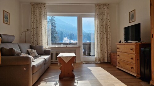 1 room apartment in a prime location with a dream view of the Zugspitze massif!
