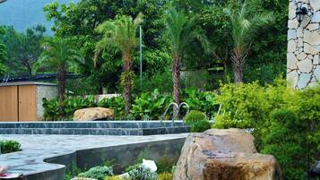 Children’s play area – outdoor