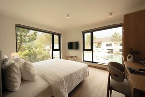 Premium bedding, minibar, in-room safe, individually furnished - Rivana Retreat (Hanoi)
