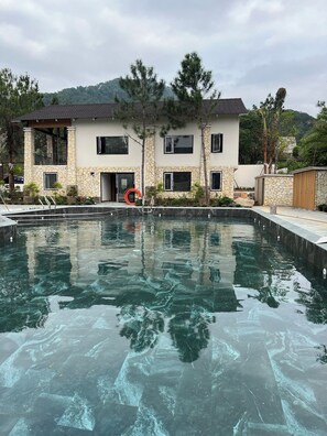 Outdoor pool - Rivana Retreat (Hanoi)