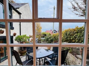 Outdoor dining - Dene Cottage - Perfect for 8 & Pets in Youlgrave (Bakewell)