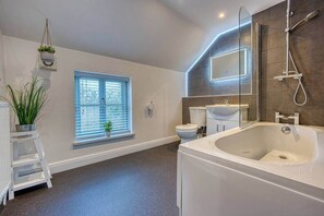 Hair dryer, towels - Stylish Bakewell Cottage with Free Parking (Bakewell)