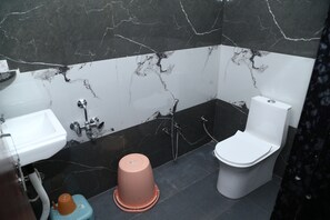 Superior Studio | Bathroom - JMC HOTEL KIA INN (Pithampur)