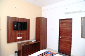 Deluxe Double Room - JMC HOTEL KIA INN (Pithampur)