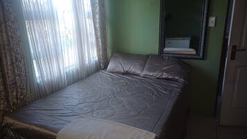 3 chambres, fer et planche Ă repasser, Wi-Fi, draps fournis