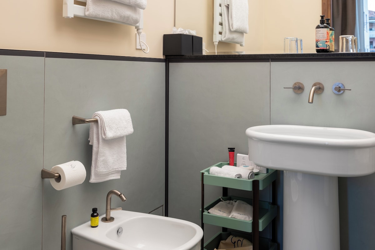 Initiale Double or Twin Room | Caja de seguridad en la habitación, escritorio y insonorización