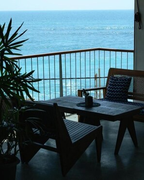 Outdoor dining - UNU Boutique Hotel (Ahangama)