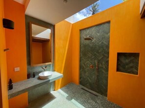 Habitación doble, para no fumadores, vista a la alberca | Baño