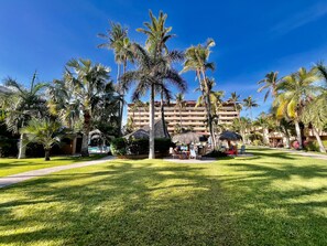 Property grounds - Pent-house loft in the heart of Cabo San Lucas (Cabo San Lucas)