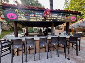 Bar (on property) - Pent-house loft in the heart of Cabo San Lucas (Cabo San Lucas)