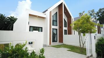 Huvila, 2 makuuhuonetta, yksityinen uima-allas