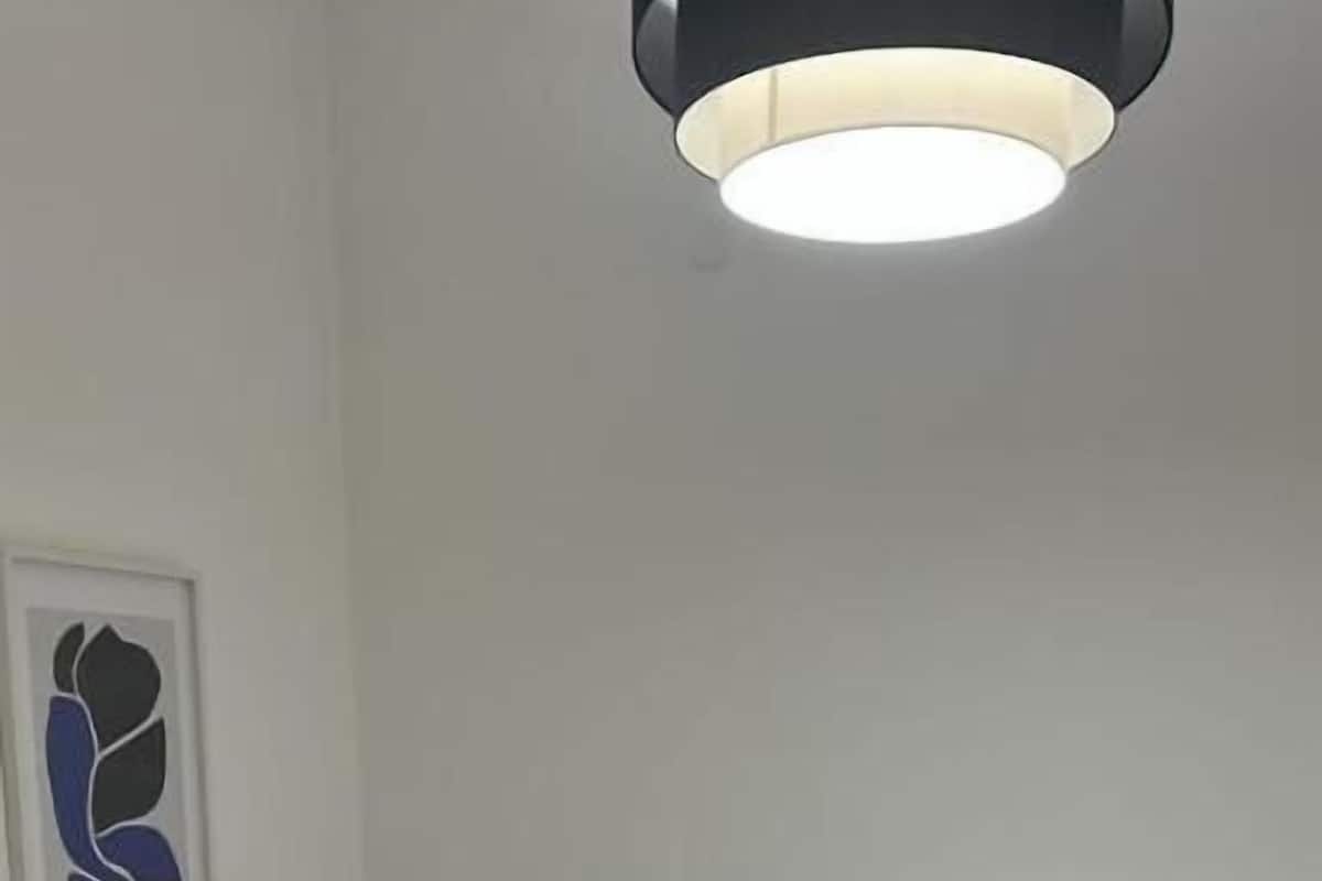 Apartment White | 遮光窗簾/窗簾、熨斗/熨衫板、免費 Wi-Fi