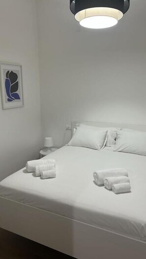 Cortinas blackout, tabla de planchar con plancha y wifi gratis 