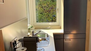 Private kitchen - Apartment 'Chiemseeblick' with Mountain View, Private Terrace and Wi-Fi (Traunstein)