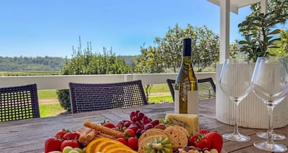 The Winegrower's Cottage - Stay, surrounded by the vines