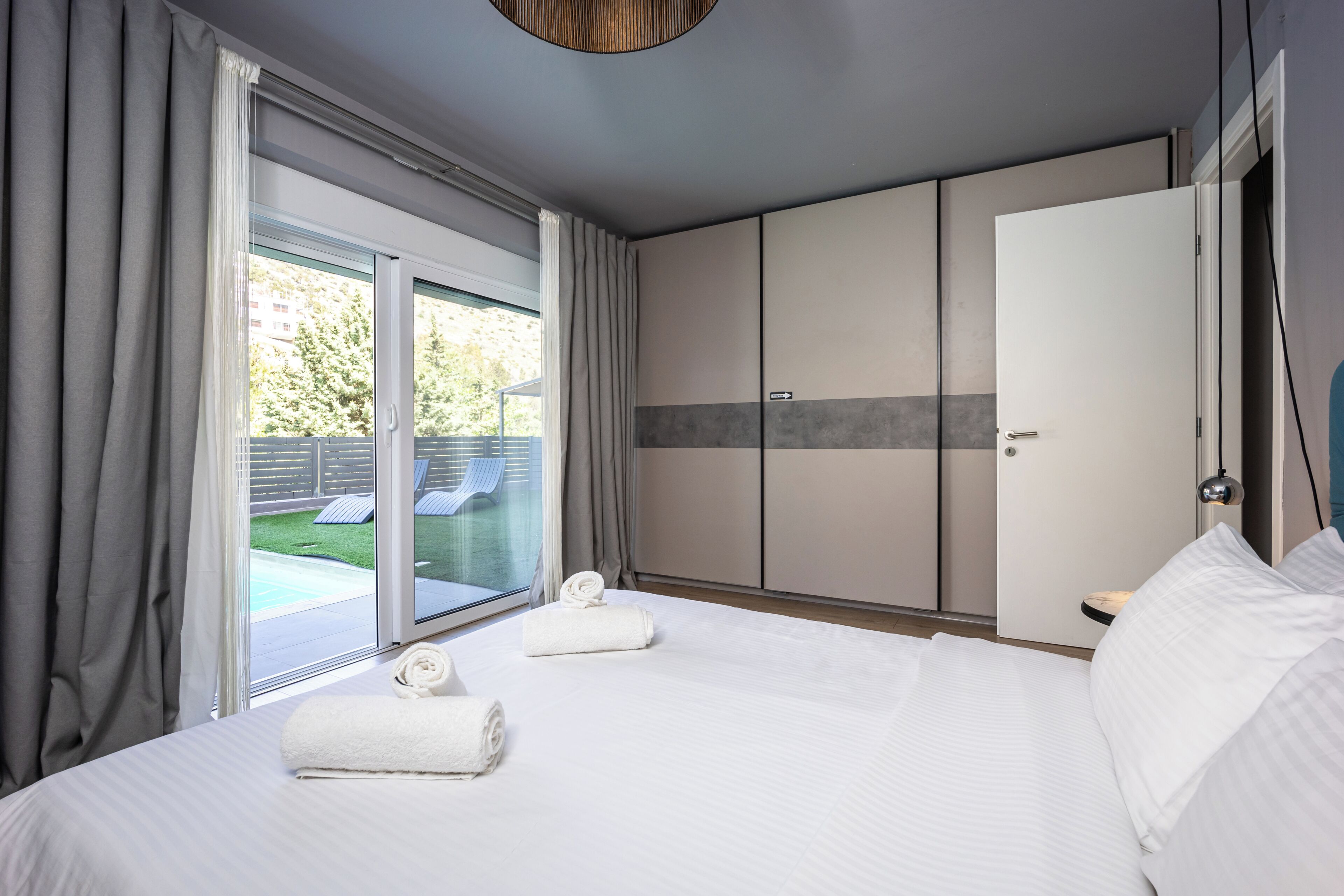 2 slaapkamers, een bureau, een strijkplank/strijkijzer, gratis wifi
