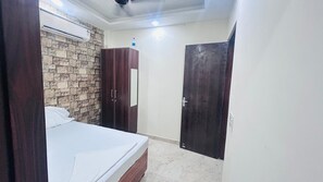 Double Room - Shree Ji Hotel Stay Room (New Delhi)