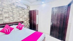 Standard Room | Rollaway beds, free WiFi, bed sheets - Shree Ji Hotel Stay Room (New Delhi)