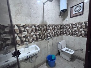 Deluxe Room | Bathroom - Shree Ji Hotel Stay Room (New Delhi)