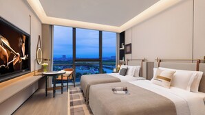 A hotel room with a large window, a bed, a desk, and a chair. - Ascott Liangxi Sci-Tech City Wuxi (Wuxi)