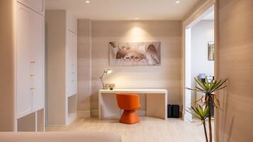 Executive Suite | Living area