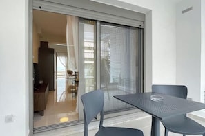 Outdoor dining - Cultural Retreat Near Stavros Niarchos-A2 (Kallithea)