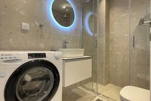Shower, hair dryer, towels, soap - Cultural Retreat Near Stavros Niarchos-B1 (Kallithea)