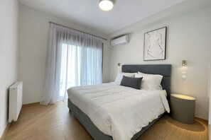 Tabla de planchar con plancha, wifi y ropa de cama 