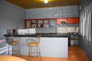 Familievilla - udsigt til have | Privat køkken