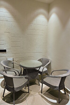 Deluxe Double Room, Balcony, City View | Dining - Homestaybycafe9 (Amritsar)