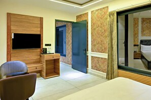 Deluxe Double Room, Balcony, City View - Homestaybycafe9 (Amritsar)