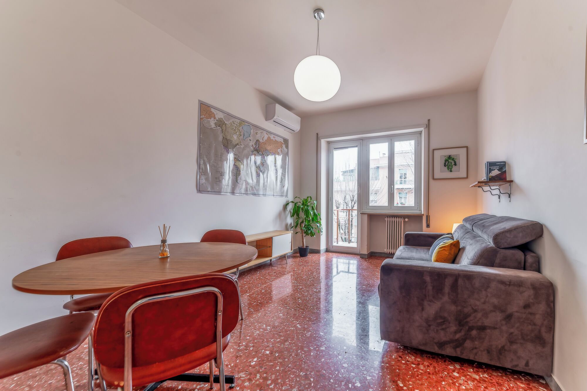 Appartement, balkon, uitzicht op de stad | Interieur