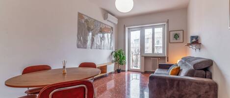 Apartment, Balcony, City View | Interior