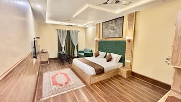 Desk, free WiFi, bed sheets
