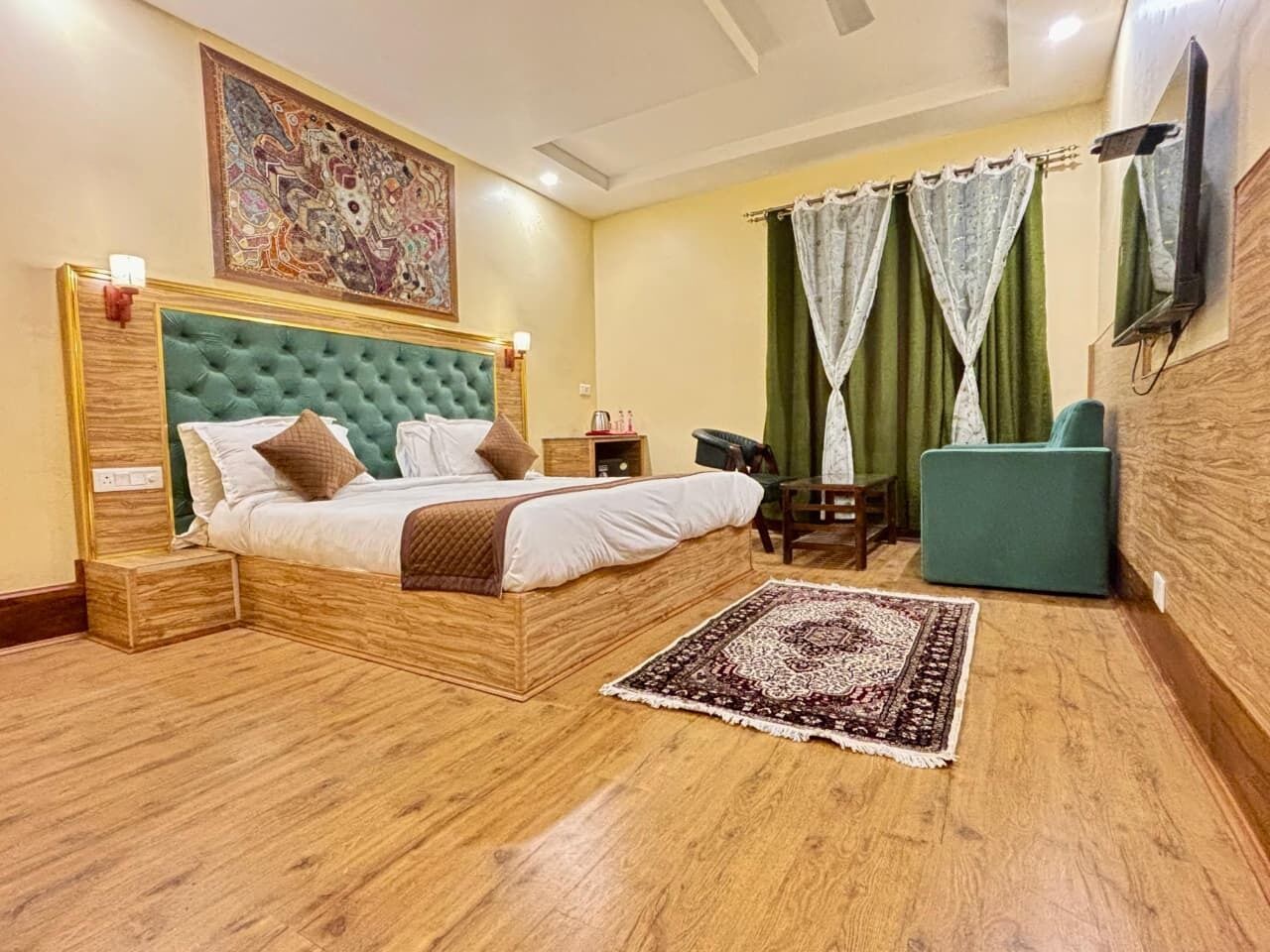 Desk, free WiFi, bed sheets
