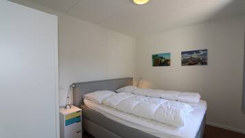 3 bedrooms, internet, bed sheets