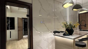 Apartment, 3 Bedrooms, Balcony, Courtyard View | Interior