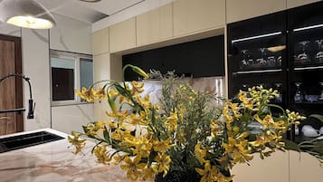 Apartment, 3 Bedrooms, Balcony, Courtyard View | Interior