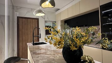 Apartment, 3 Bedrooms, Balcony, Courtyard View | Interior