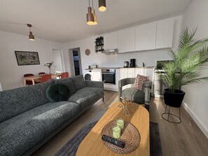 Fernseher, Tischtennisplatte
