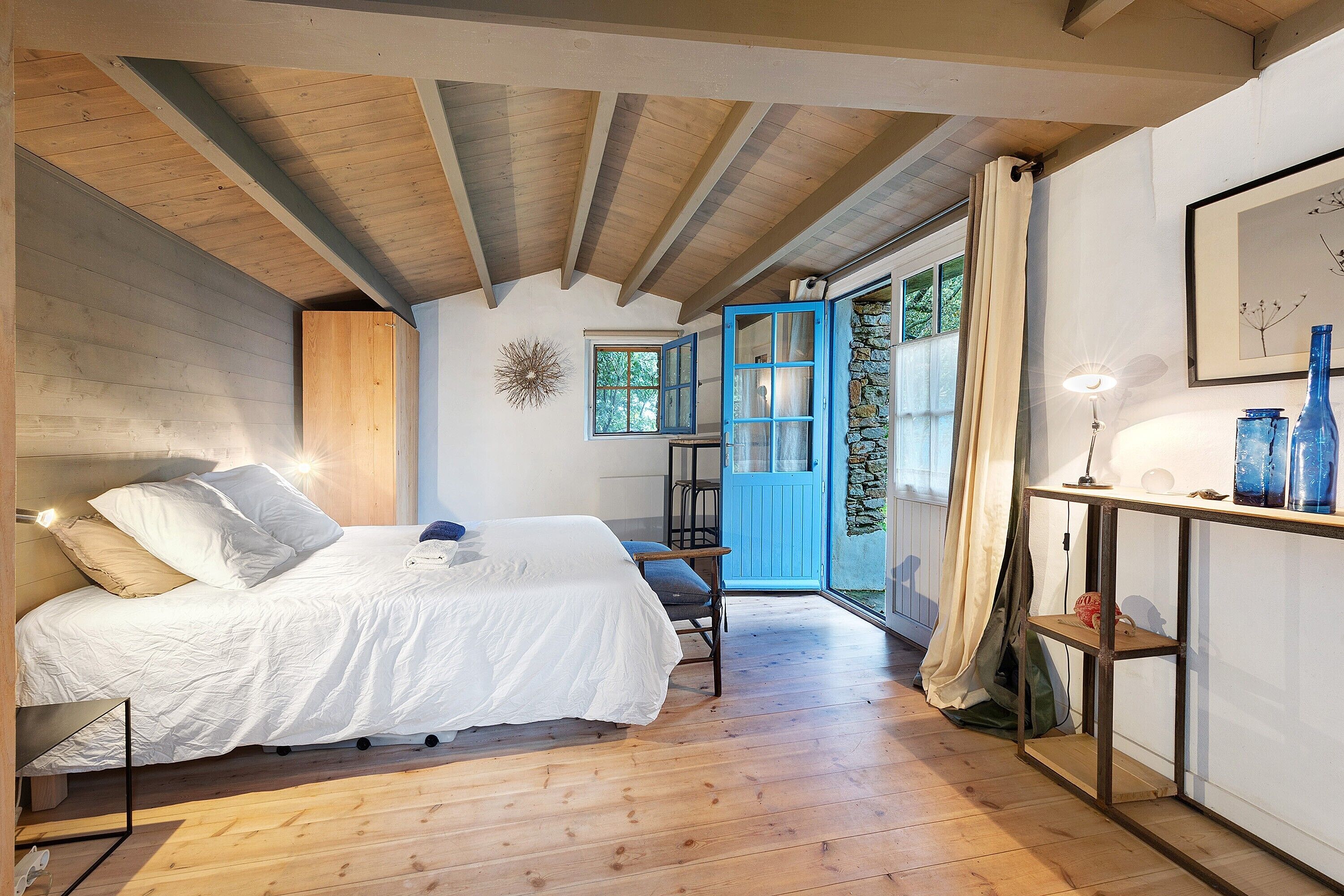 5 slaapkamers, een strijkplank/strijkijzer, wifi, beddengoed
