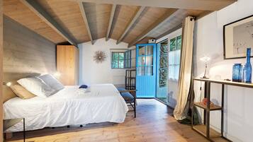 5 slaapkamers, een strijkplank/strijkijzer, wifi, beddengoed